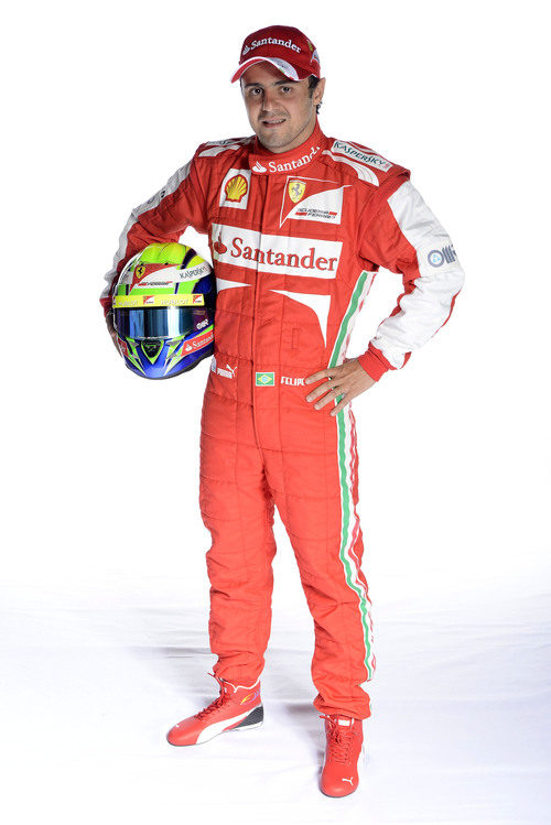 Felipe Massa se enfunda la nueva equipación de la Scuderia
