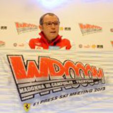 Stefano Domenicali charla con la prensa