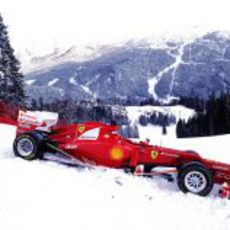 El Ferrari F2012 en la nieve