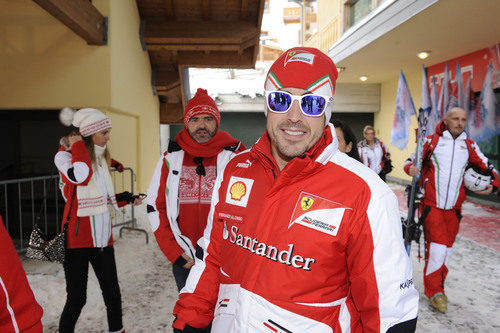 Fernando Alonso contento en la concentración de Ferrari