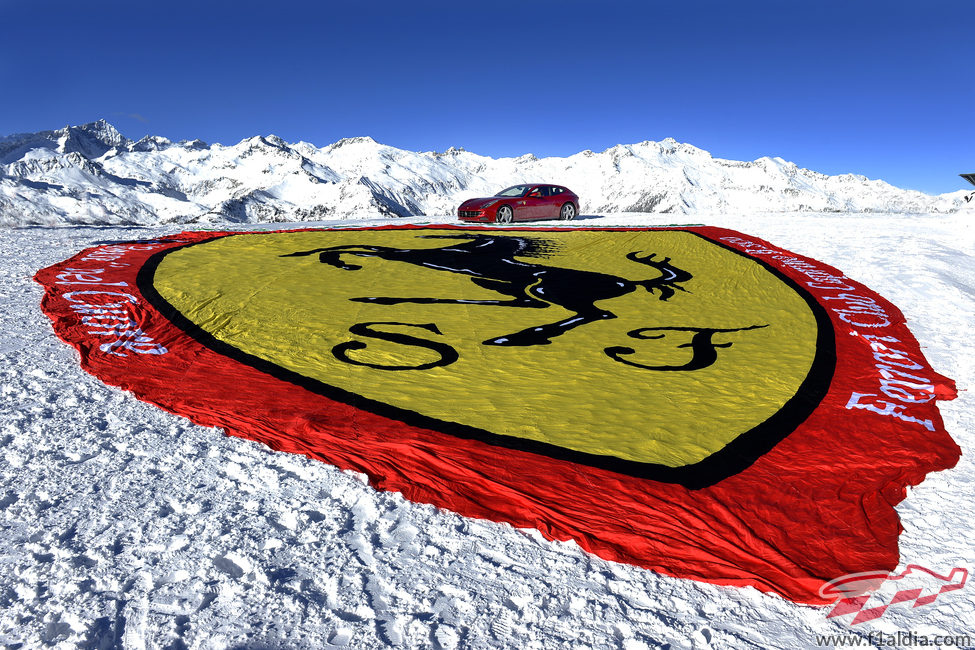 Bandera de Ferrari en Madonna di Campiglio