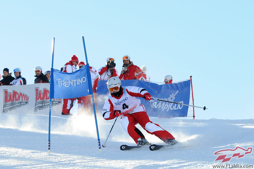 Felipe Massa busca los límites en la nieve