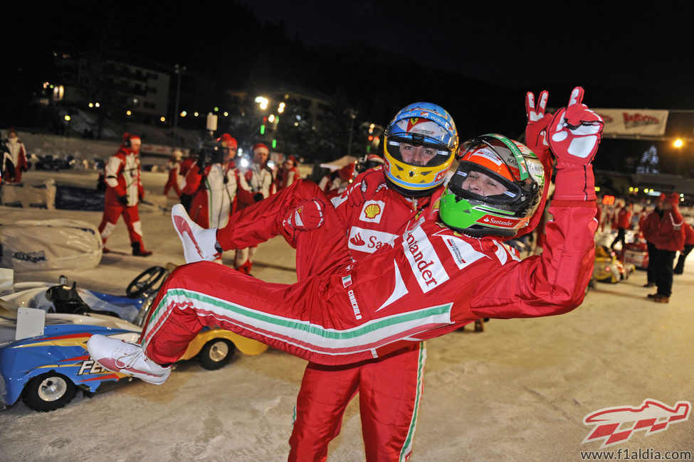 Fernando Alonso alza a Giancarlo Fisichella