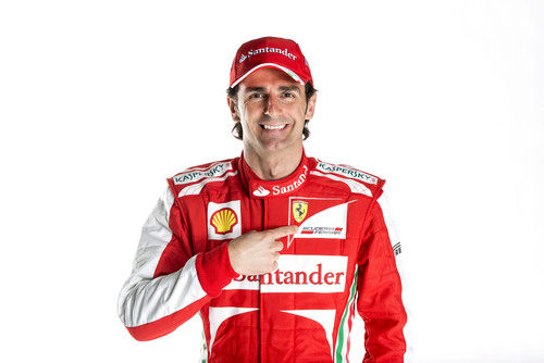 Pedro de la Rosa vestido de Ferrari
