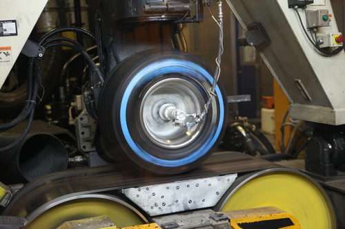 Pirelli prueba uno de sus neumáticos de 2013