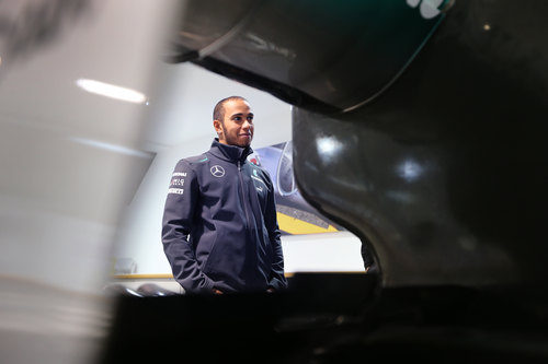 Plano medio de Lewis Hamilton