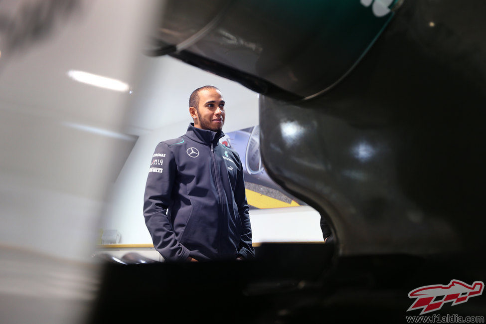 Plano medio de Lewis Hamilton