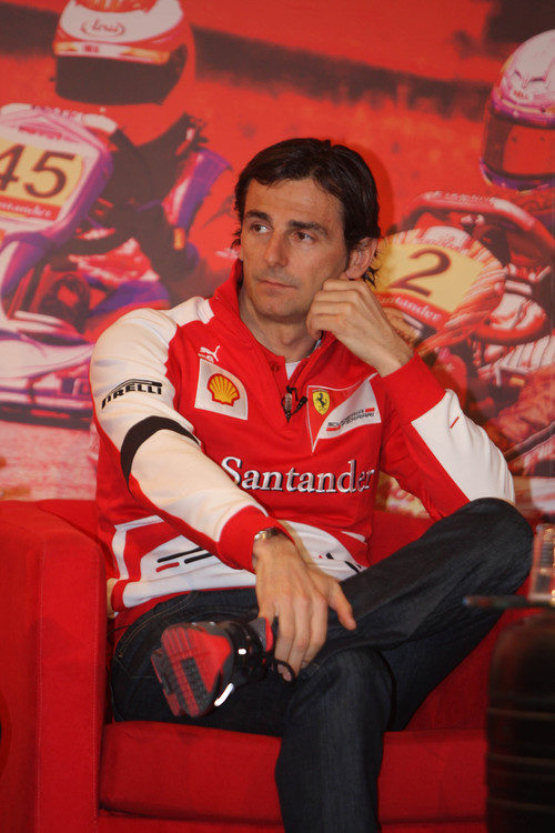 Pedro de la Rosa durante su primer acto como piloto de Ferrari