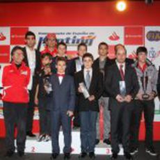 Pedro de la Rosa junto a los ganadores de las diferentes categorías de karting
