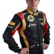 Kimi Räikkönen con la equipación de Lotus para 2013