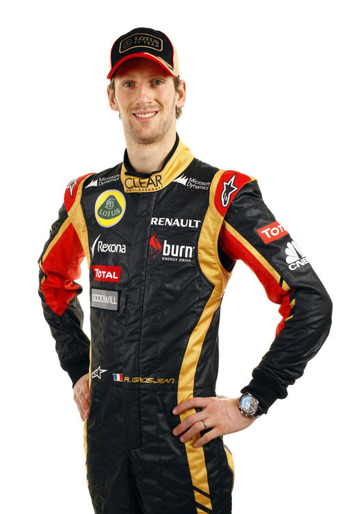 Romain Grosjean posa con la equipación de Lotus para 2013