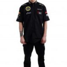 Kimi Räikkönen vestido con la ropa de Lotus para 2013