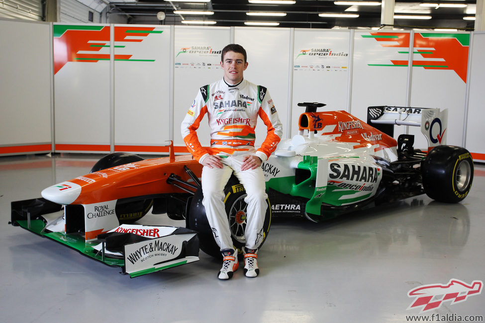 Paul di Resta sentado sobre el Force India VJM06