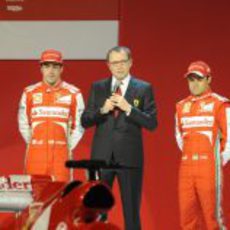Fernando Alonso, Stefano Domenicali y Felipe Massa en la presentación del F138