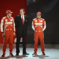 Fernando Alonso, Stefano Domenicali y Felipe Massa en la presentación del F138