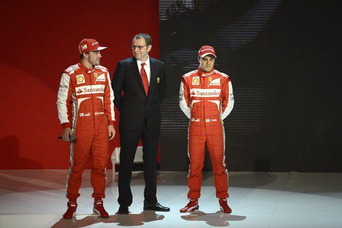 Fernando Alonso, Stefano Domenicali y Felipe Massa en la presentación del F138