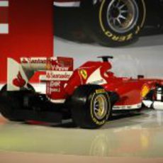 El nuevo Ferrari F138 durante su presentación en Maranello