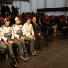 Peter Sauber, Monisha Kaltenborn y sus pilotos en la presentación