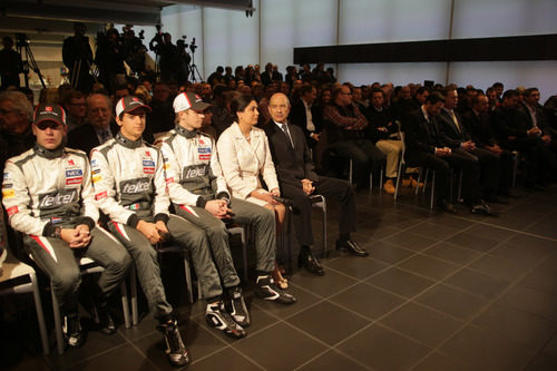 Peter Sauber, Monisha Kaltenborn y sus pilotos en la presentación