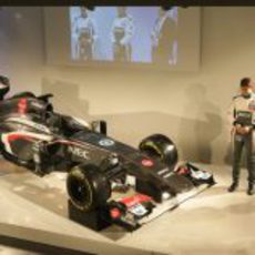 Nico Hülkenberg y Esteban Gutiérrez junto a su nuevo Sauber C32