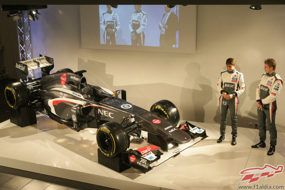 Nico Hülkenberg y Esteban Gutiérrez junto a su nuevo Sauber C32