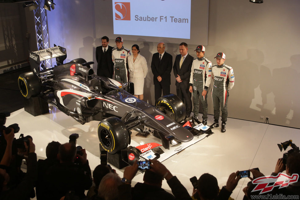 Sauber presentó su C32 de 2013 en su sede de Hinwil