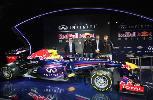 Los hombres fuertes de Red Bull junto a su monoplaza de 2013