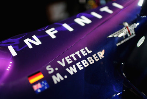 Los nombres de Sebastian Vettel y Mark Webber en el Red Bull RB9