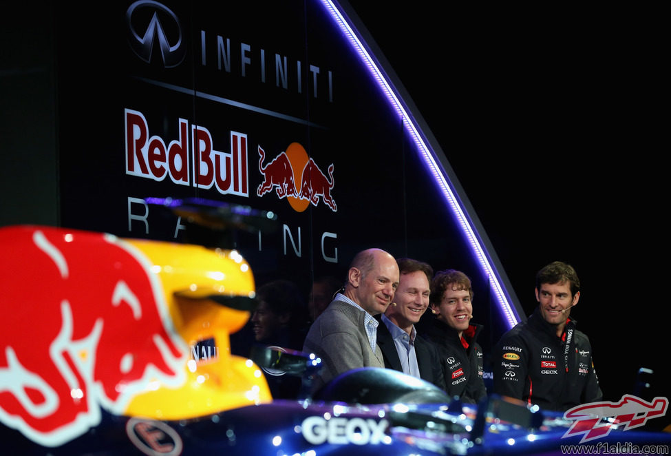 Newey, Horner, Vettel y Webber durante la presentación del RB9