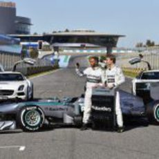 Lewis Hamilton y Nico Rosberg en la presentación del W04