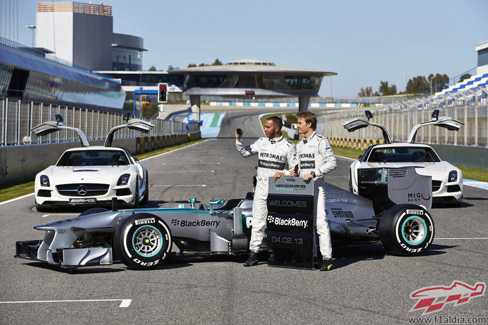 Lewis Hamilton y Nico Rosberg en la presentación del W04