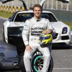 Nico Rosberg posa en la presentación del W04 de 2013