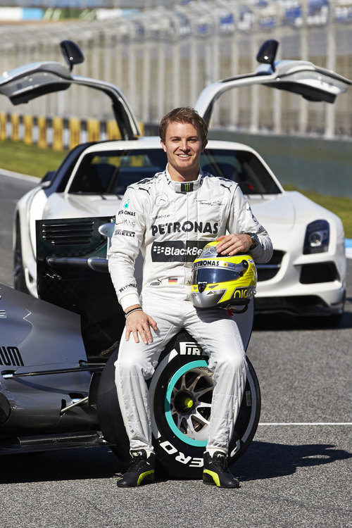 Nico Rosberg posa en la presentación del W04 de 2013