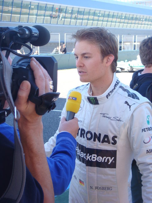Nico Rosberg atiende a la prensa en Jerez