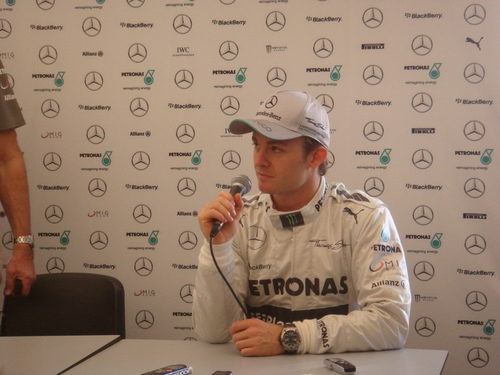 Nico Rosberg en la rueda de prensa con Mercedes