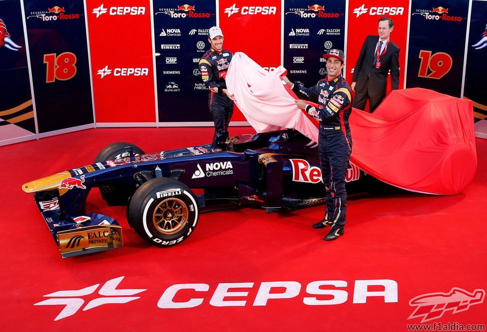 Daniel Ricciardo y Jean-Eric Vergne destapan el STR8 de 2013