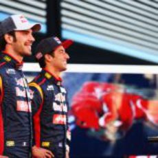 Vergne y Ricciardo, sonrientes ante las cámaras