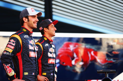 Vergne y Ricciardo, sonrientes ante las cámaras