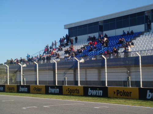 Gradas de la recta principal del circuito de Jerez