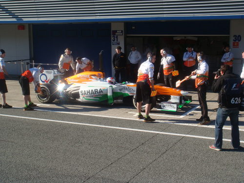 Paul di Resta llega al garaje de Force India