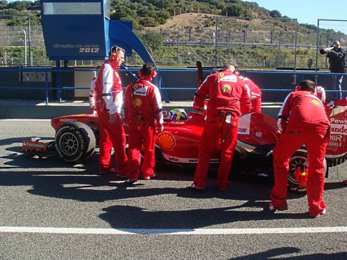 Felipe Massa vuelve al garaje de Ferrari