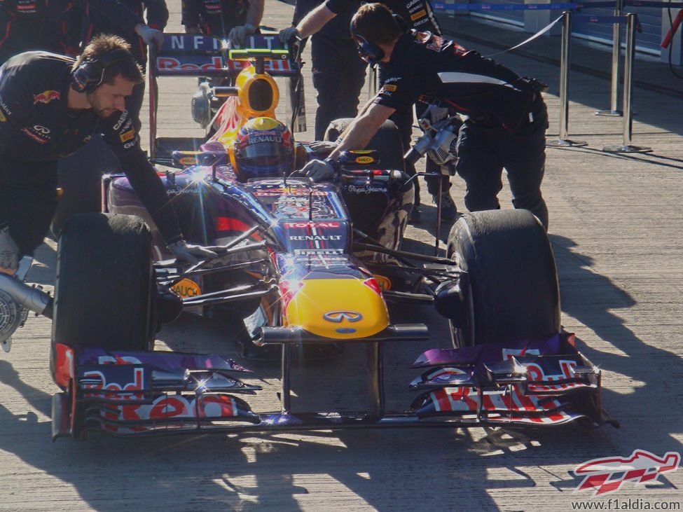 Mark Webber regresa a boxes en Jerez