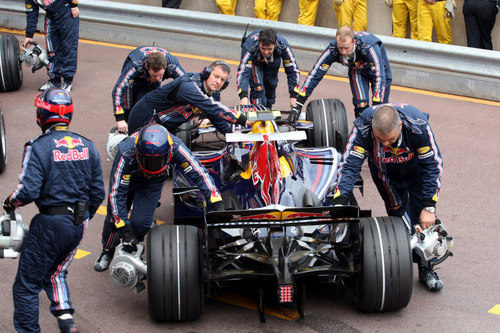 Mark Webber vuelve al garaje