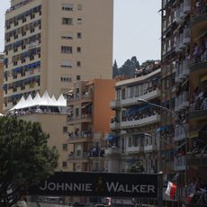 Rosberg pelea por el podio