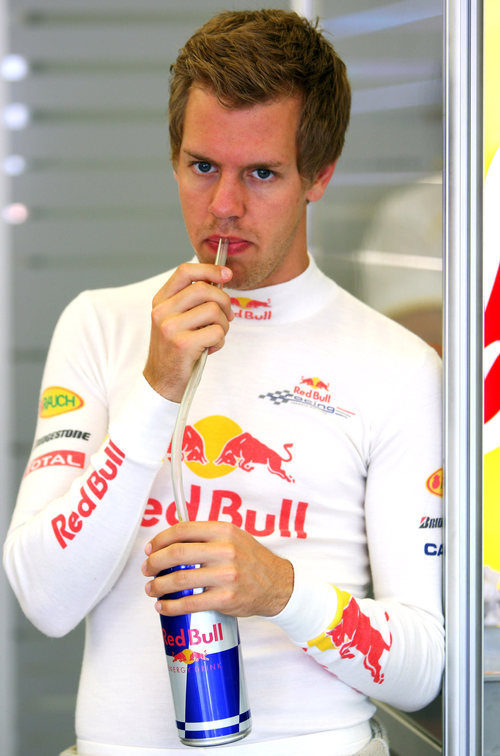 Vettel en el box de Red Bull