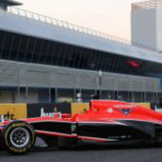 Vista lateral del Marussia MR02 en el Circuito de Jerez