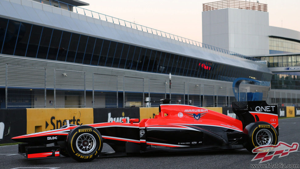 Vista lateral del Marussia MR02 en el Circuito de Jerez