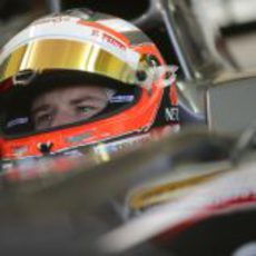 Nico Hülkenberg en su box de Jerez