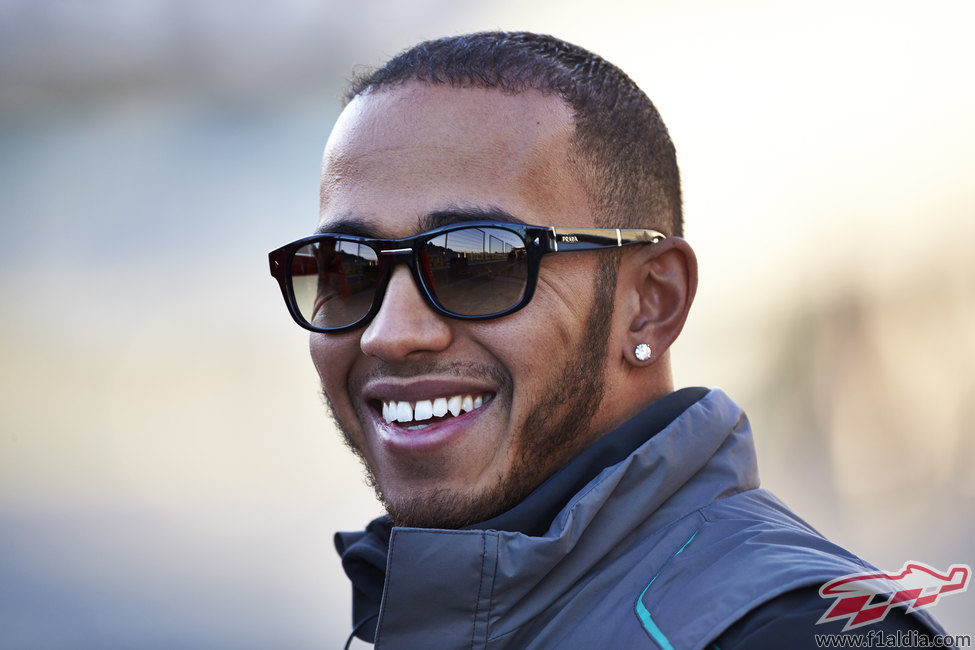 Lewis Hamilton sonríe en Jerez