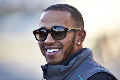 Lewis Hamilton sonríe en Jerez